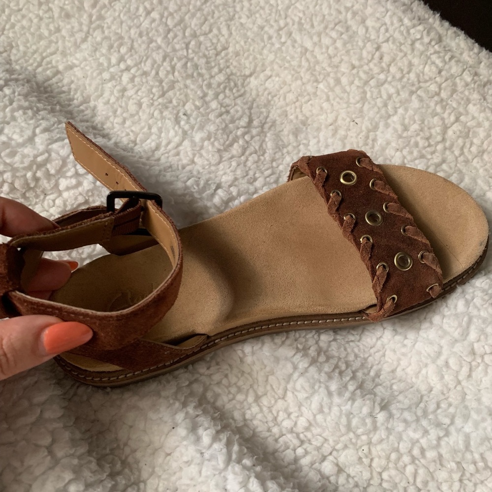 Clark’s beautiful and soo comfortable sandals - Picture 4 of 5